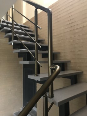 Поручні алюмінієві на сходи круглий профіль колір бронза з прутиками