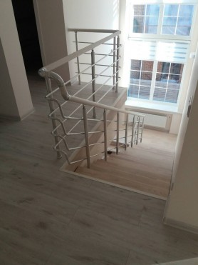 Поручні для сходів з алюмінію з круглим профілем колір срібло з прутиками