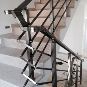 Поручні для сходів з алюмінію з квадратним профілем колір шампань з прутиками