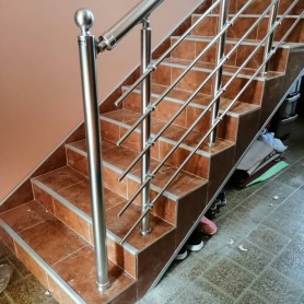 Поручні для сходів з алюмінію з круглим профілем колір срібло з прутиками