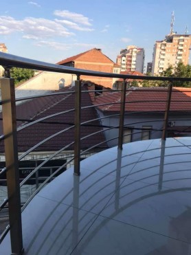 Поручні алюмінієві на балкон квадратний профіль колір шампань з прутиками