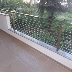 Алюминиевые перила на крыльцо  с квадратным  профилем цвет шампань с прутиками