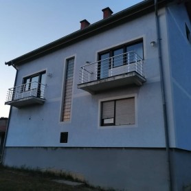 Поручні для балкона з алюмінію з круглим профілем колір срібло з прутиками