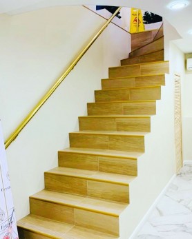 Поручень на стіні профіль коло колір золото