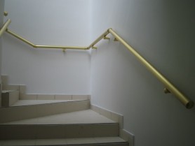 Поручень на стіні профіль коло колір золото