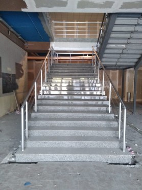 Поручні алюмінієві на сходи поручень коло колір срібло