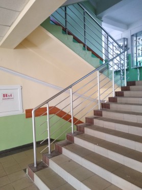 Поручні алюмінієві на сходах профіль коло колір срібло