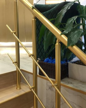 Поручні алюмінієві профіль коло колір золото