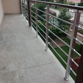 Алюмінієві поручні квадрат срібло з дерево поручня