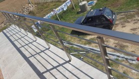 Поручні ДЛЯ БАЛКОНУ З АЛЮМІНІЮ З КВАДРАТНИМ ПРОФІЛЕМ КОЛІР СРІБЛО З ПРУТИКАМИ