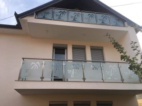 Поручні ДЛЯ БАЛКОНУ З АЛЮМІНІЮ З КРУГЛИМ ПРОФІЛЕМ КОЛІР ШАМПАНЬ ІЗ СКЛОМ