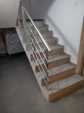 Поручні АЛЮМІНІЄВІ НА СХОДИ КРУГЛИЙ ПРОФІЛЬ КОЛІР СРІБЛО З ПРУТИКАМИ