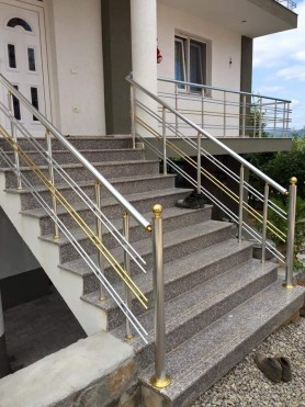 АЛЮМІНІЄВІ Поручні НА ГАНОК З КРУГЛИМ ПРОФІЛЕМ КОЛІР СРІБЛО З ПРУТИКАМИ