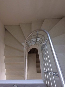 Поручні АЛЮМІНІЄВІ НА СХОДИ КРУГЛИЙ ПРОФІЛЬ КОЛІР СРІБЛО З ПРУТИКАМИ