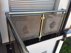 Поручні ДЛЯ БАЛКОНУ З АЛЮМІНІЮ З КРУГЛИМ ПРОФІЛЕМ КОЛІР ШАМПАНЬ ІЗ СКЛОМ