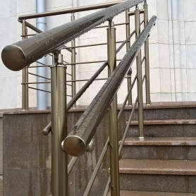 Поручні АЛЮМІНІЄВІ НА ГАНОК КРУГЛИЙ ПРОФІЛЬ КОЛІР ШАМПАНЬ З ПРУТИКАМИ