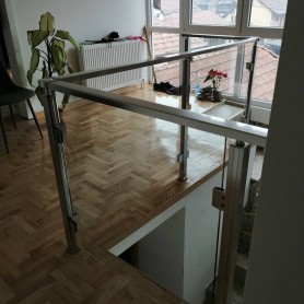 АЛЮМІНІЄВІ Поручні НА БАЛКОН КВАДРАТНИЙ ПРОФІЛЬ ІЗ СКЛОМ КОЛІР СРІБЛО