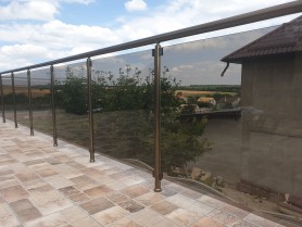 Поруччя алюмінієві на балкон з круглим профілем колір бронза заповнення скло