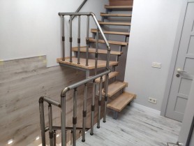 ПЕРИЛА НА СХОДИ З АЛЮМІНІЮ З КРУГЛИМ ПРОФІЛЕМ КОЛІР ШАМПАНЬ З ВЕРТИКАЛЬНИМИ ПРУТИКАМИ