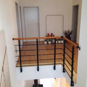 Поруччя для балкона з алюмінію з круглим профілем ексклюзивний колір з поручнем ''під дерево''