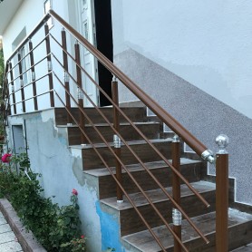 Алюминиевые перила на крыльцо круглый профиль эксклюзивный цвет с прутиками