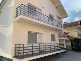 Поруччя для балкона з алюмінію з квадратним профілем колір шампань