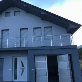 Поруччя для балкона з алюмінію з круглим профілем колір срібло з прутиками