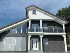 Поруччя для балкона з алюмінію з круглим профілем квадратною посиленою стійкою колір срібло зі склом