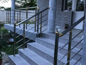 Поруччя на ганок з алюмінію з круглим профілем колір бронза з прутиками