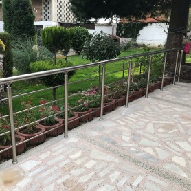 Поруччя для балконів та терас з алюмінію з круглим профілем колір шампань із прутиками