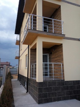 Поручні для балкона з алюмінію з круглим профілем колір срібло з прутиками