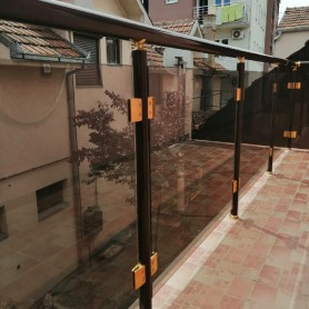 Поручні НА БАЛКОН ПРОФІЛЬ КВАДРНАТ КОЛІР СРІБЛО З ПРУТИКАМИ