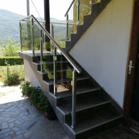 Поручні на ганок з алюмінію з квадратним профілем колір шампань зі склом