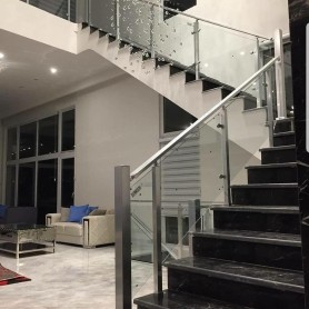 Цілісноскляні огорожі на точках