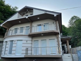 Поруччя для балкону з алюмінію з квадратним профілем колір шампань з прутиками